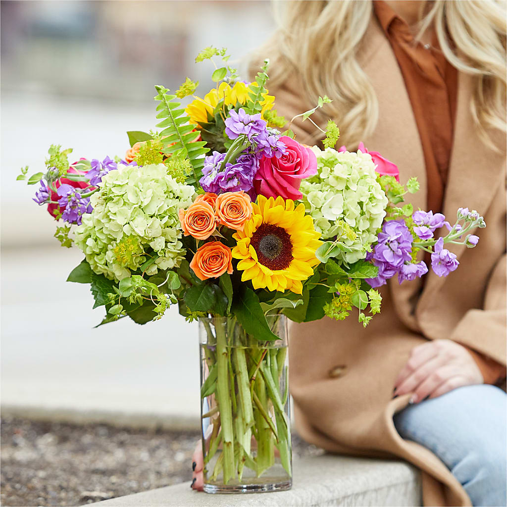 Vibrant Greetings Bouquet –  Greater Fayetteville Flower Shop, Springdale AR